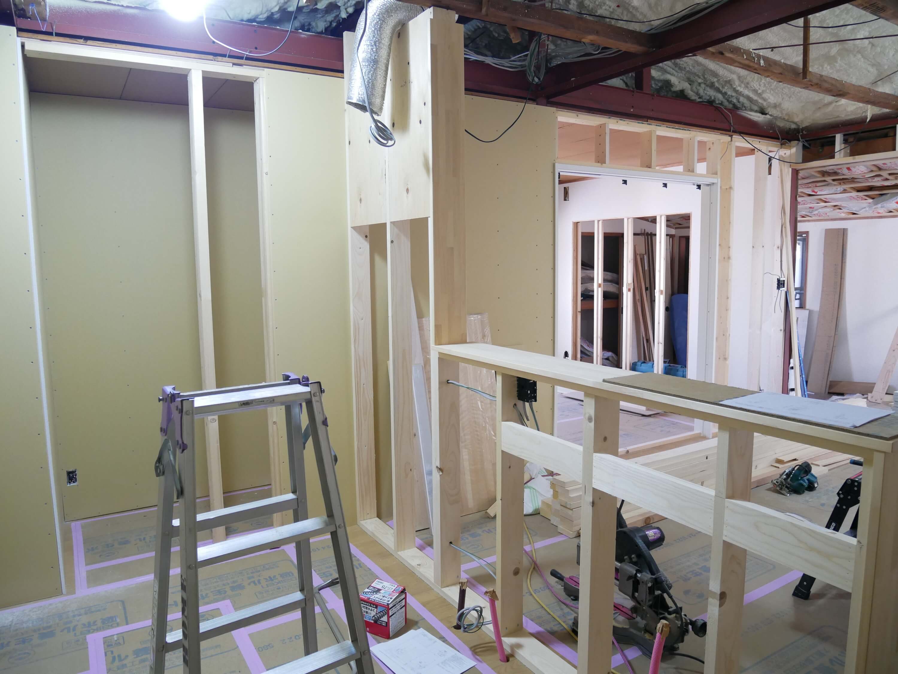 【リフォーム中】壁を取って大空間にしたり、断熱工事をしっかりと行いました!